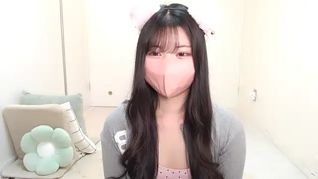 Snapshot of moka-neko chatting on 11.04.25 moka-neko online show from 11.04.25