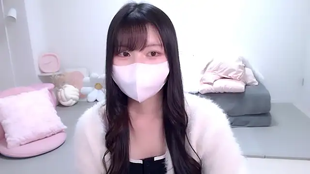 Snapshot of moka-neko chatting on 11.14.25 moka-neko online show from 11.14.25