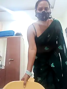 Snapshot of Your-vipasha chatting on 10.25.25 Your-vipasha online show from 10.25.25