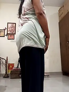 Snapshot of Your-vipasha chatting on 10.28.25 Your-vipasha online show from 10.28.25