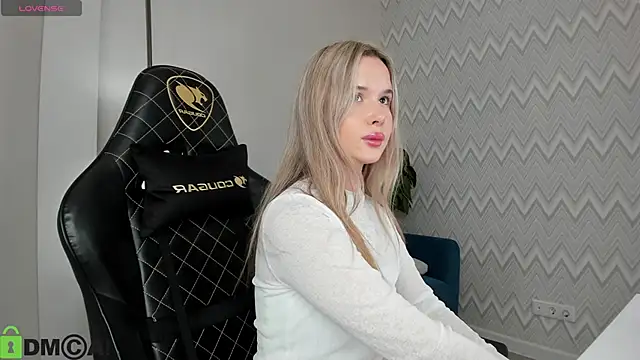 Nicoletta Cooper online show from 09.12.25