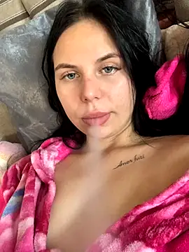 Snapshot of ksenia123 chatting on 10.26.25 ksenia123 online show from 10.26.25