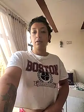 Snapshot of Coralaine_96 chatting on 09.17.25 Coralaine 96 online show from 09.17.25