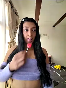 Snapshot of Coralaine_96 chatting on 11.11.25 Coralaine 96 online show from 11.11.25