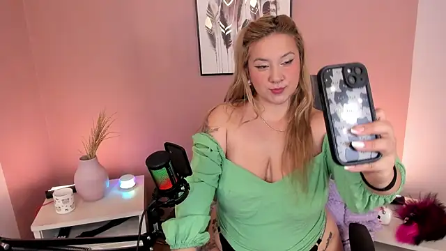 hollie joliie online show from 12.20.25