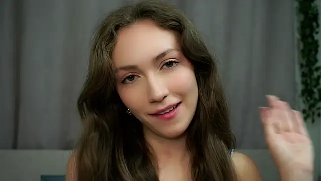 Snapshot of ZeniaBolich chatting on 09.24.25 ZeniaBolich online show from 09.24.25