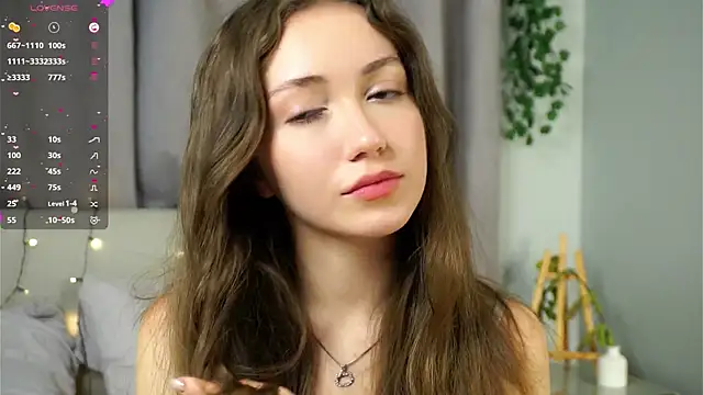 Snapshot of ZeniaBolich chatting on 10.16.25 ZeniaBolich online show from 10.16.25