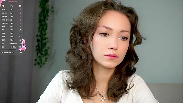 Snapshot of ZeniaBolich chatting on 11.13.25 ZeniaBolich online show from 11.13.25