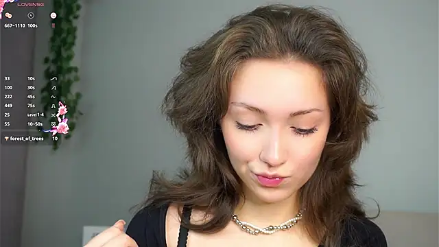 Snapshot of ZeniaBolich chatting on 11.16.25 ZeniaBolich online show from 11.16.25