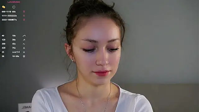 Snapshot of ZeniaBolich chatting on 11.28.25 ZeniaBolich online show from 11.28.25