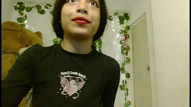 Snapshot of EIVIY1609 chatting on 09.20.25 EIVIY1609 online show from 09.20.25