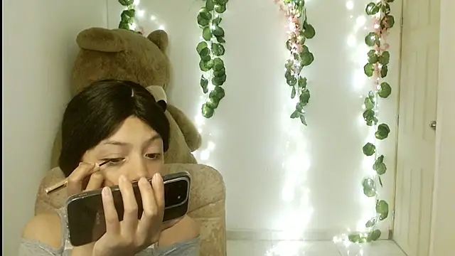 Snapshot of EIVIY1609 chatting on 10.14.25 EIVIY1609 online show from 10.14.25