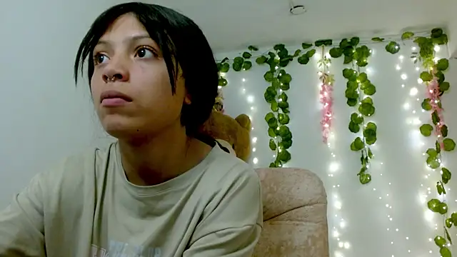 Snapshot of EIVIY1609 chatting on 11.12.25 EIVIY1609 online show from 11.12.25