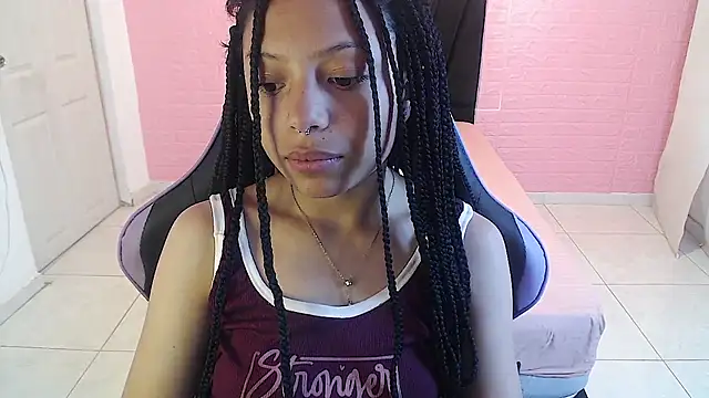 Snapshot of EIVIY1609 chatting on 11.21.25 EIVIY1609 online show from 11.21.25