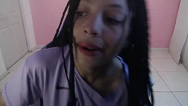 Snapshot of EIVIY1609 chatting on 11.24.25 EIVIY1609 online show from 11.24.25