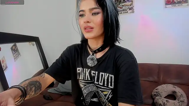 La Diabla 111  online show from 04.30.26