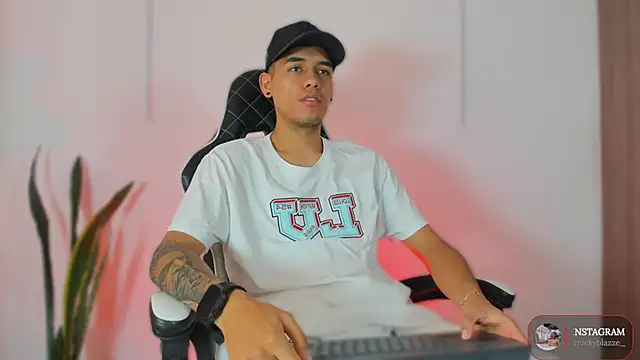 Snapshot of Nickyblazze_ chatting on 10.22.25 Nickyblazze online show from 10.22.25