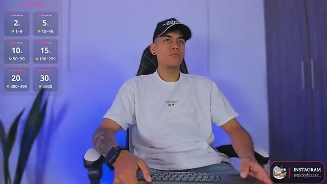 Snapshot of Nickyblazze_ chatting on 11.17.25 Nickyblazze online show from 11.17.25