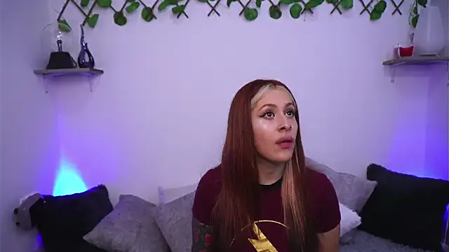 Snapshot of SophiieCumsx chatting on 09.18.25 SophiieCumsx online show from 09.18.25