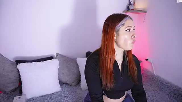 Snapshot of SophiieCumsx chatting on 10.08.25 SophiieCumsx online show from 10.08.25