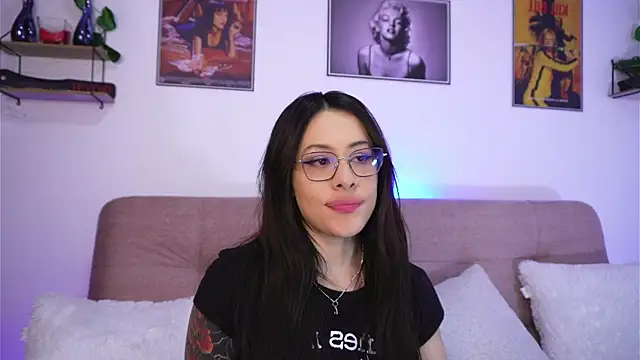 Snapshot of SophiieCumsx chatting on 11.06.25 SophiieCumsx online show from 11.06.25