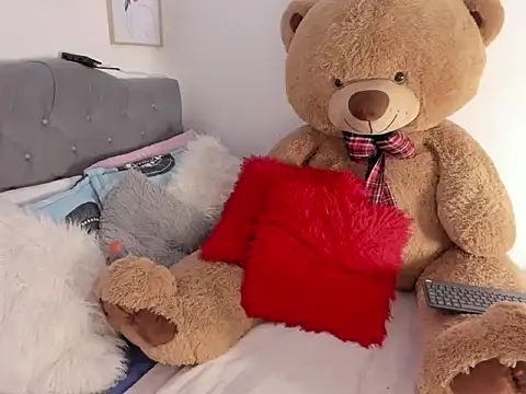 Snapshot of Elyross1_ chatting on 11.03.25 Elyross1 online show from 11.03.25