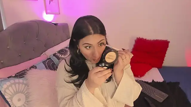 Snapshot of Elyross1_ chatting on 11.19.25 Elyross1 online show from 11.19.25