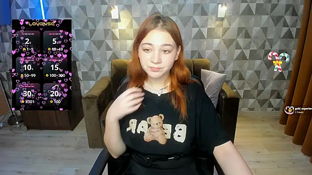 Snapshot of AnnaStills chatting on 11.28.25 AnnaStills online show from 11.28.25