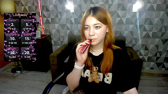 Snapshot of AnnaStills chatting on 02.18.26 AnnaStills online show from 02.18.26