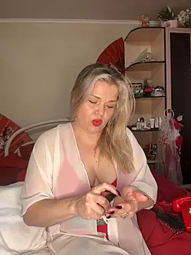 Snapshot of Nayvessa chatting on 11.14.25 Nayvessa online show from 11.14.25