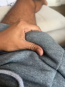 Hiuwee online show from 11.21.25