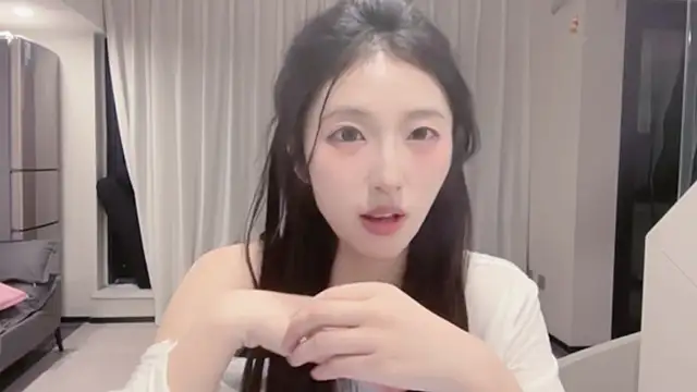 Snapshot of ZhaoZhao-ZM chatting on 11.20.25 ZhaoZhao-ZM online show from 11.20.25