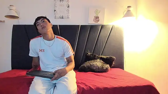 Snapshot of jhos_cum23 chatting on 04.07.26 jhos cum23 online show from 04.07.26