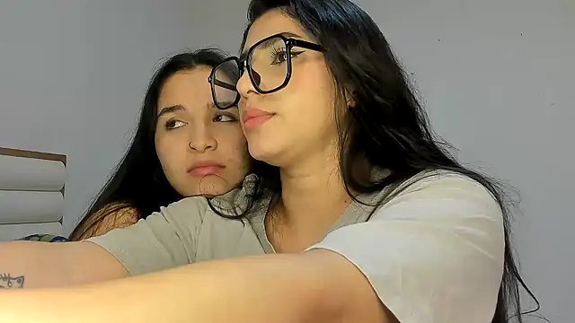 Snapshot of Sweet_and_Rous0 chatting on 02.05.26 Sweet and Rous0 online show from 02.05.26