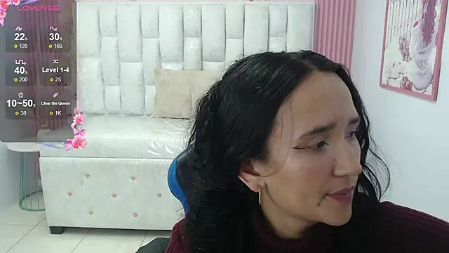 Snapshot of bella_vibess_s chatting on 10.25.25 bella vibess s online show from 10.25.25