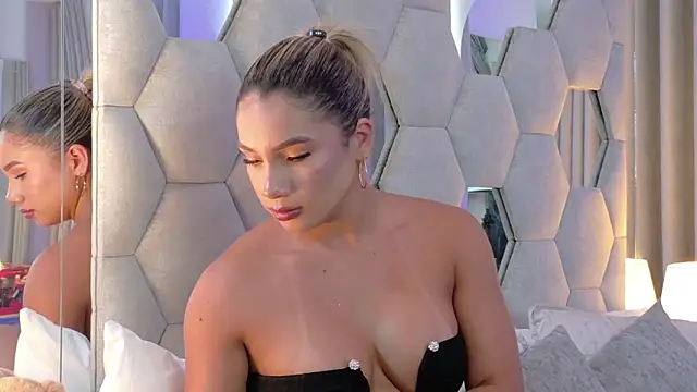 NicoleArmani online show from 04.13.26