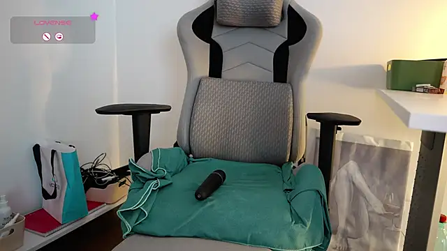 GingerAleMILF online show from 09.18.25