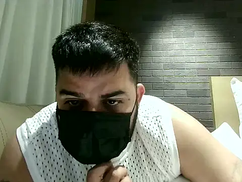 Snapshot of THEDICKBOY17 chatting on 10.05.25 THEDICKBOY17 online show from 10.05.25