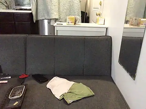 littyleesh1 online show from 10.19.25