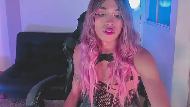 Nikkita Dragon online show from 11.14.25