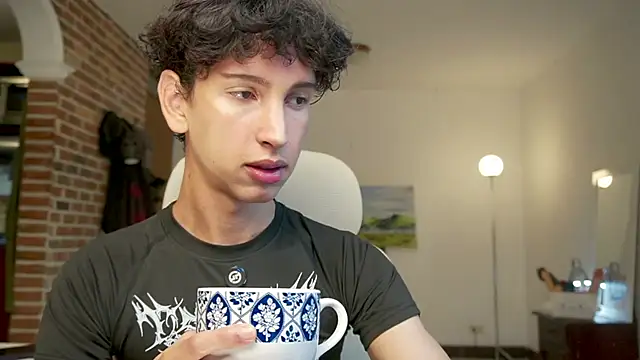 Snapshot of boream chatting on 09.13.25 boream online show from 09.13.25