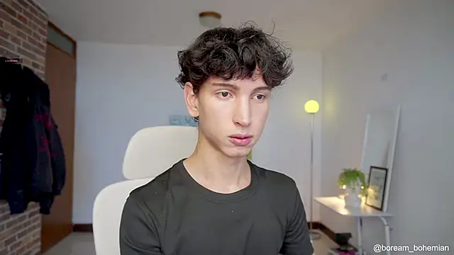 Snapshot of boream chatting on 10.01.25 boream online show from 10.01.25