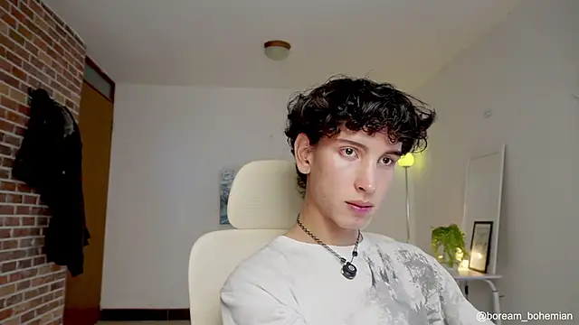 Snapshot of boream chatting on 10.18.25 boream online show from 10.18.25