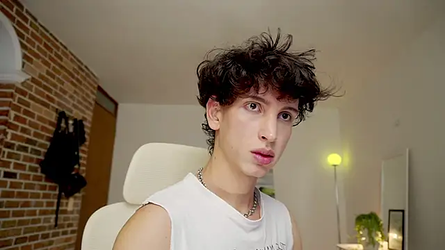 Snapshot of boream chatting on 10.23.25 boream online show from 10.23.25