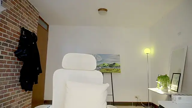 Snapshot of boream chatting on 10.31.25 boream online show from 10.31.25