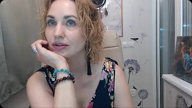 Snapshot of KatrinAlluring chatting on 10.06.25 KatrinAlluring online show from 10.06.25