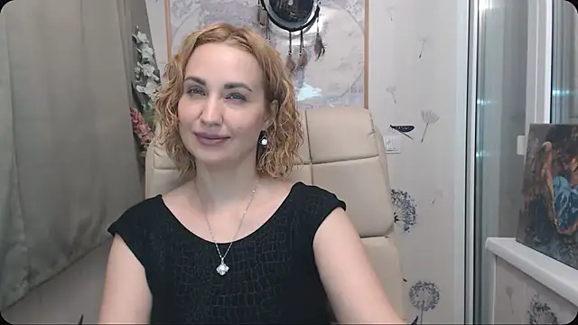 Snapshot of KatrinAlluring chatting on 11.14.25 KatrinAlluring online show from 11.14.25