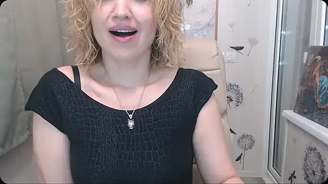 Snapshot of KatrinAlluring chatting on 11.24.25 KatrinAlluring online show from 11.24.25