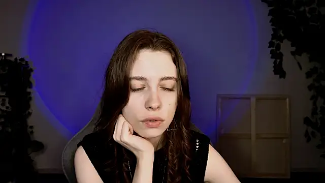 Snapshot of Yoka_paradoXXX chatting on 11.07.25 Yoka paradoXXX online show from 11.07.25