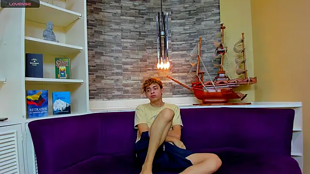 Snapshot of PoisonGuys chatting on 10.04.25 PoisonGuys online show from 10.04.25